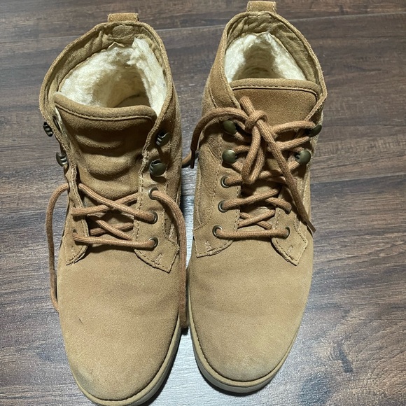 UGG Neumel Boot - Picture 4 of 4